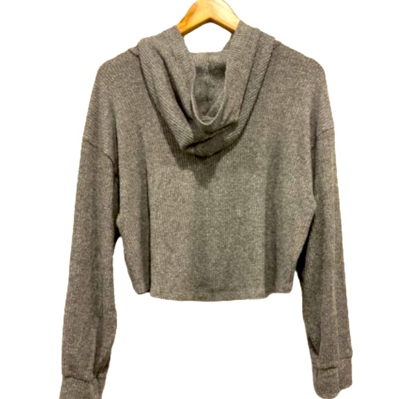 Hollister Cropped Lightweight Hoodie Size Medium - Picture 3 of 9